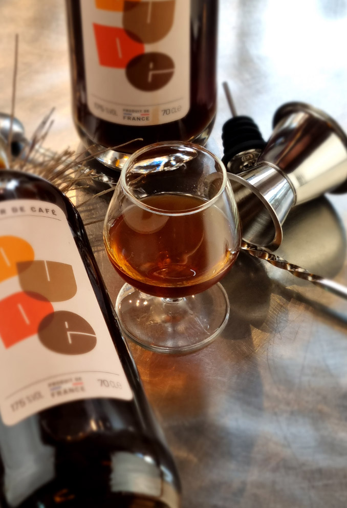 Dude liqueur de café - cocktail - bouteilles -distillerie de Lyon